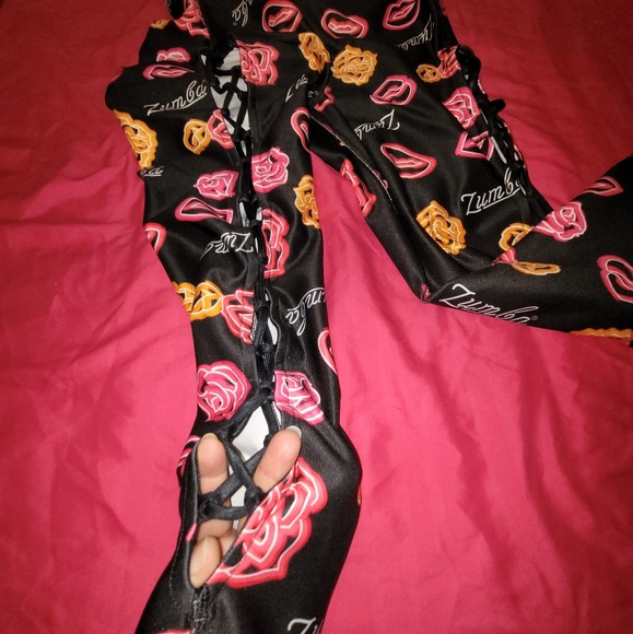 Zumba Outfit Top and Leggings Black with Kisses, Zumba letters M - Picture 9 of 14